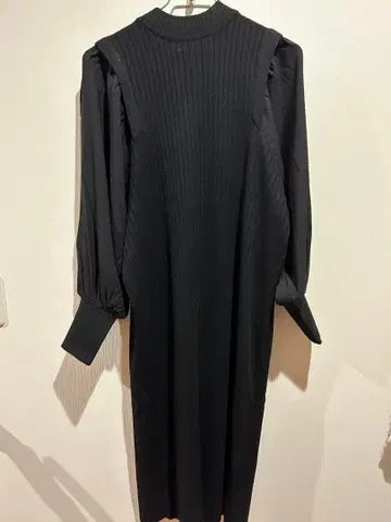 미사용 새상품 YAMADAYA 메독 퍼프 슬리브 리브 니트 원피스 블랙