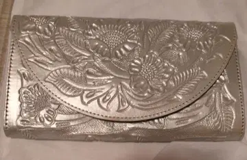 실버 꽃무늬 엠보싱 가공 장지갑