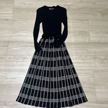 Boujeloud 블랙 체크 무늬 니트 원피스 절개 원피스 겨울