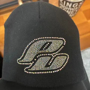 스톤 장식 블랙 니트 모자