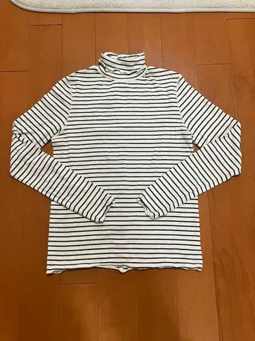 미사용 새상품 안피로 긴팔 티셔츠 화이트 블랙 보더