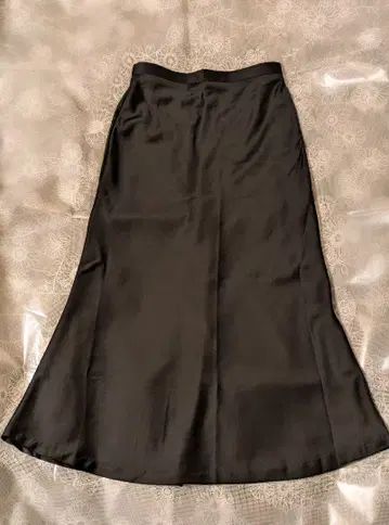 나르시스 새틴 스커트 블랙