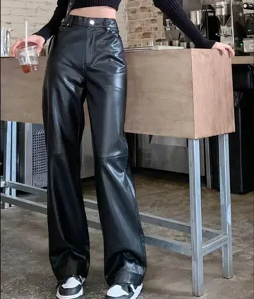 블랙 합성 피혁 하이웨스트 와이드 레그 팬츠