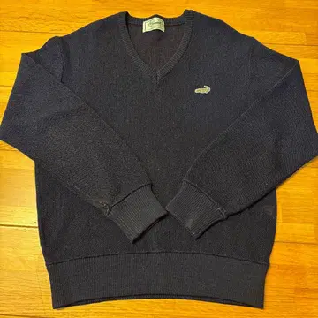 CROCODILE 네이비 V넥 스웨터