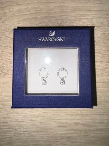 Swarovski 크리스탈 후프 귀걸이