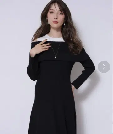 [ 새상품급 ] 아푸와이저 리셰 오프숄더 레이어드 니트 원피스