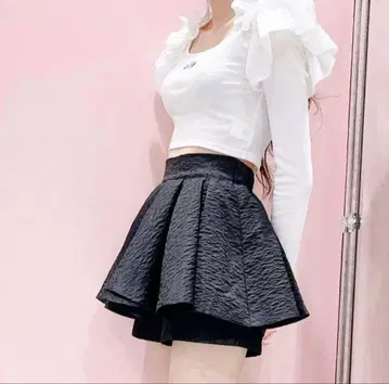 [ lilLilly ] 플라워 자카드 숏팬츠