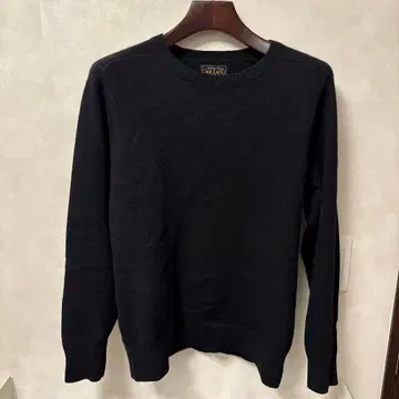 BEAMS PLUS 블랙 캐시미어 크루넥 스웨터