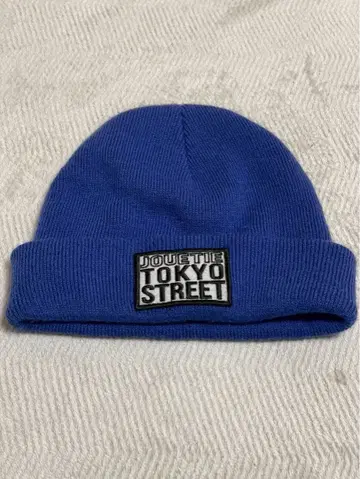 파란색 니트 모자 로고 자수