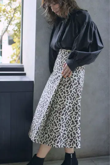 새상품급 오페크 클립 레오파드 무늬 플레어 스커트
