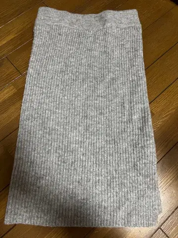 ROYAL PARTY 그레이 두꺼운 원단 타이트 스커트 무릎 기장