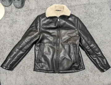 ZARA 가죽 보아 자켓