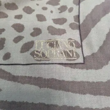 [ 새상품급 ] LUCIANO SOPRANI 애니멀 무늬 스톨