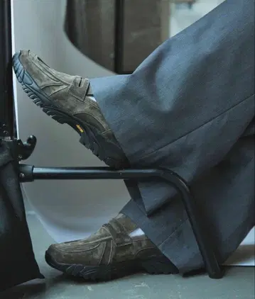 OPENING ACT 리얼 스웨이드 가죽 로퍼