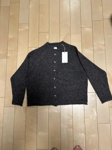 휴일과 시 위켄드 가디건