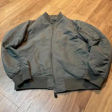 카키 MA-1 플라이트 자켓 유니클로