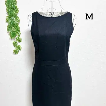 블랙 슬리브리스 무릎 기장 원피스