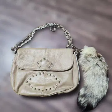 스터드/베이지 가죽 숄더백 퍼 포함