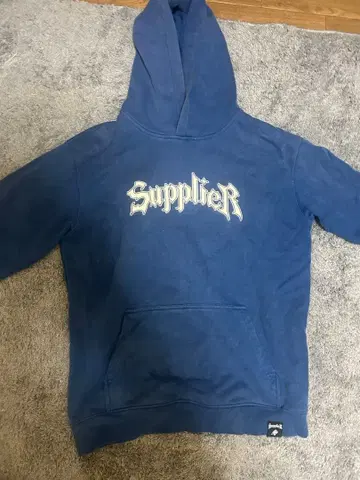 Supplier 후드 부착 후드티 네이비