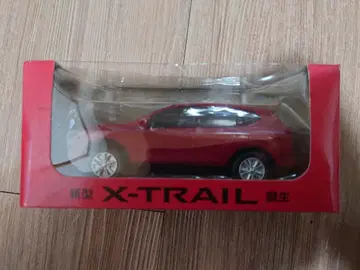 신형 X-TRAIL 빨간색 미니카 자동차와 사람을 발견하고 멈추는 미니카