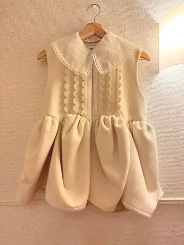 [ 미사용 ] BIBIY 아이보리 프릴 옷깃 베스트 Bibiy.