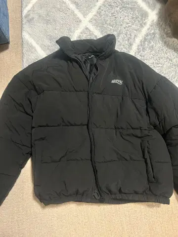 슬로피 다운 자켓 블랙 짧은 기장