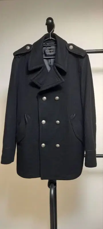 VISARUNO 블랙 더블 브레스트 피 코트