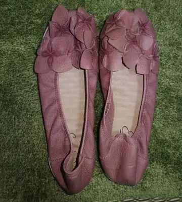 [새상품] 에스타시온 꽃 장식 플랫슈즈 ESTACION