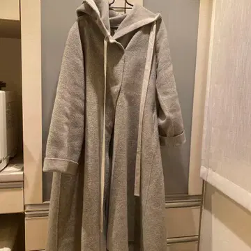 후드 부착 그레이 롱 코트