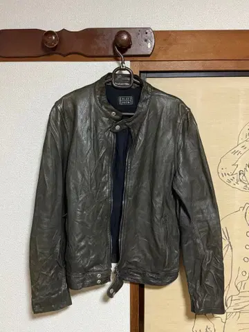 올리브 그린 가죽 자켓