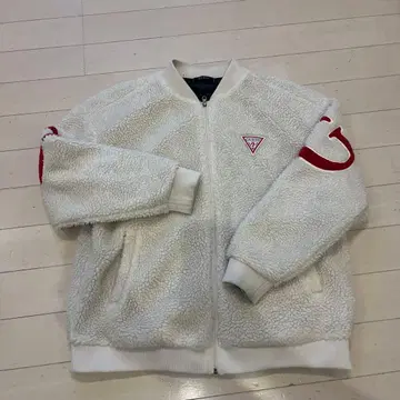 화이트 플리스 자켓 GUESS