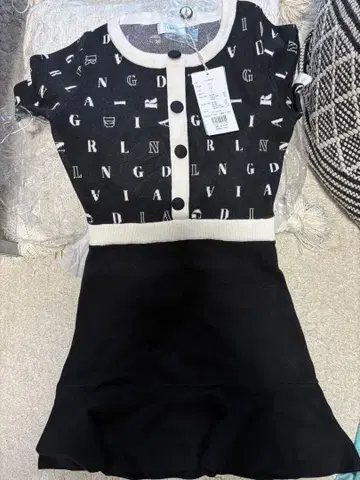 로고 프린트 반팔 니트 원피스 프리 사이즈