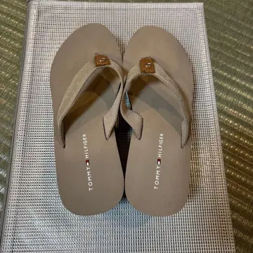 TOMMY HILFIGER 베이지 웨지 샌들