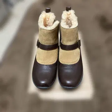 REGAL 브라운과 베이지 퍼 부츠 1회 단시간 착용