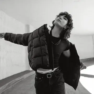 Calvin Klein Jeans 블랙 다운 자켓 S 사이즈 구구 착용