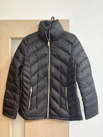 마이클코어스 블랙 다운 자켓 포켓터블