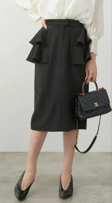 페플럼 프릴 타이트 스커트 Liala x PG