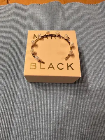 MARIA BLACK 마리아블랙 April Snow Cuff