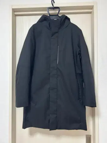 유니클로 하이브리드 다운 코트 M 사이즈