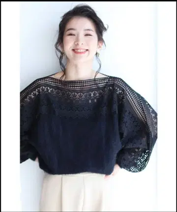 [ 새상품급 ] CAWAII 아름다운 사다리 레이스 보트넥 니트탑 블랙