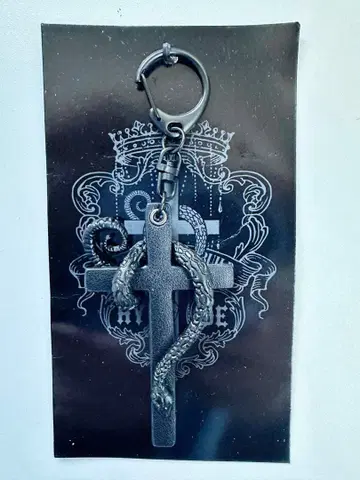 HYDE LIVE 2023 마쿠하리 VIP석 굿즈: 뱀 십자가 키링
