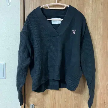 Calvin Klein Jeans 블랙 V넥 니트 S