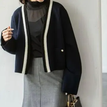 [ 새상품 ] NOBLE 배색 트리밍 밀라노 리브 숏 자켓 네이비