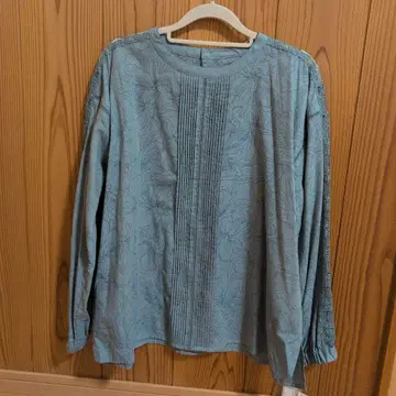 스카이블루 꽃무늬 긴팔 셔츠