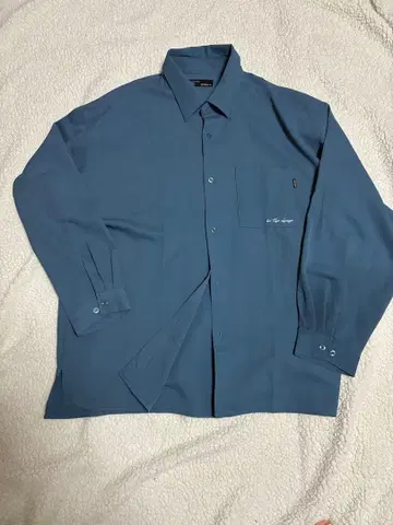 NAIVE MAGIC 파란색 긴팔 셔츠