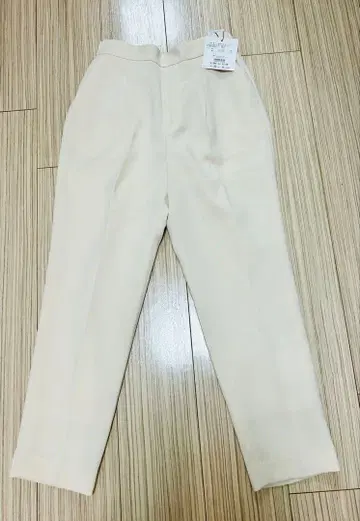 택 포함 새상품 테이퍼드 팬츠 화이트 M