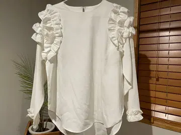 Frene 컨셔스 숄더 풀오버 블라우스