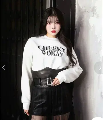 레이스 그래픽 맨투맨 상의 ( 화이트 )