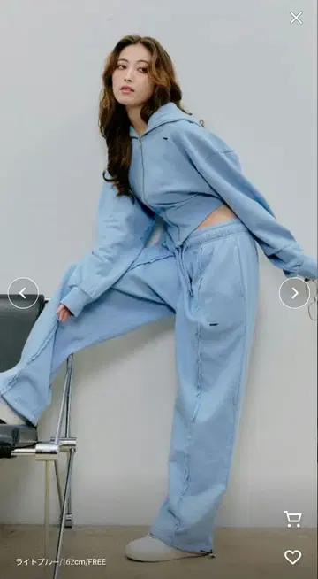 블론디 라이트 블루 후드 부착 맨투맨 셋업