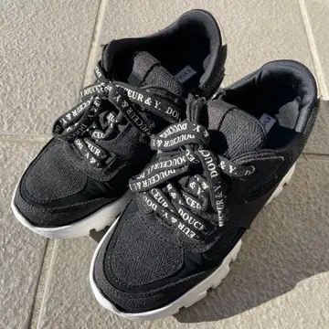 EVOL x Yukko 콜라보 스니커즈